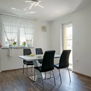 https://apartment-pula-rd.in-istria.net
