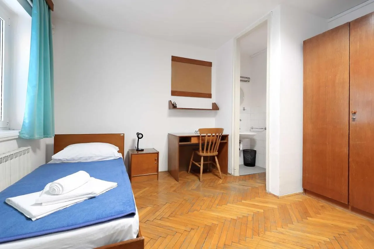 Rooms Studentsko Naselje Ivan Goran Kovacic 리예카