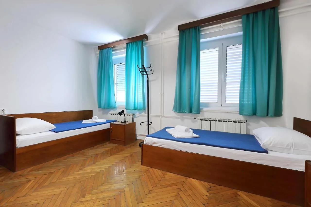 Rooms Studentsko Naselje Ivan Goran Kovacic 리예카