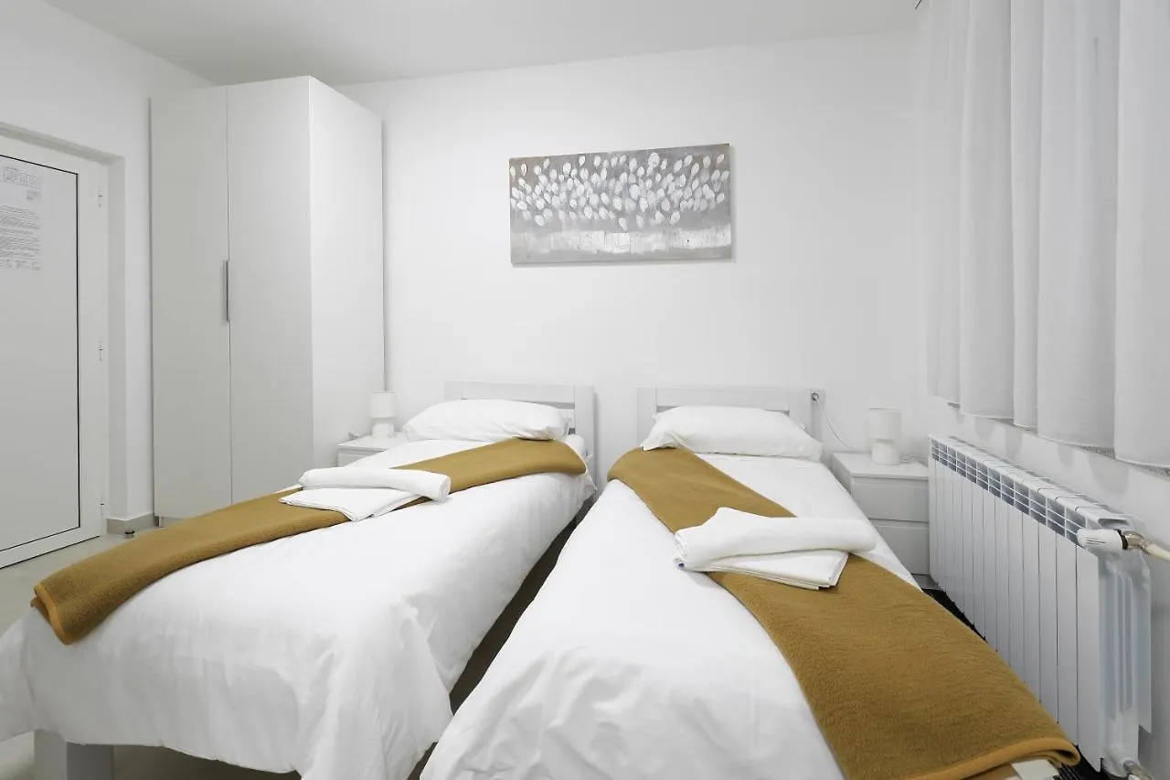 Rooms Studentsko Naselje Ivan Goran Kovacic 리예카 게스트하우스